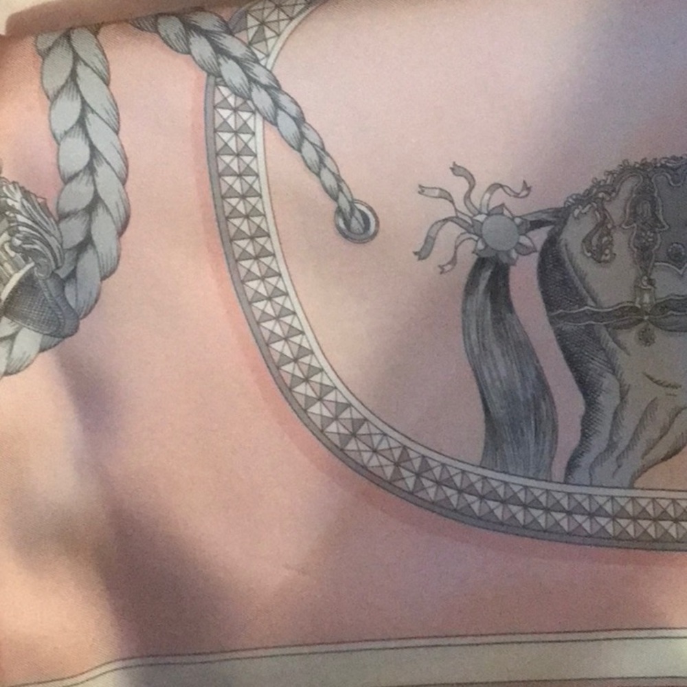 34" x  34" Hermès Grand Aparat in ✨RARE✨ Gray/Rose Pâle/Pink Colorway! - Picture 2 of 8